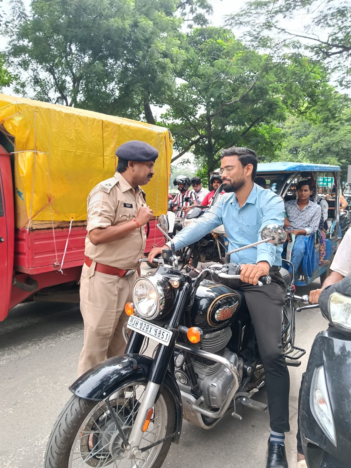 पीटीसी चौक पर हजारीबाग पुलिस का सख्त अभियान, 223 वाहन चालकों पर कार्रवाई